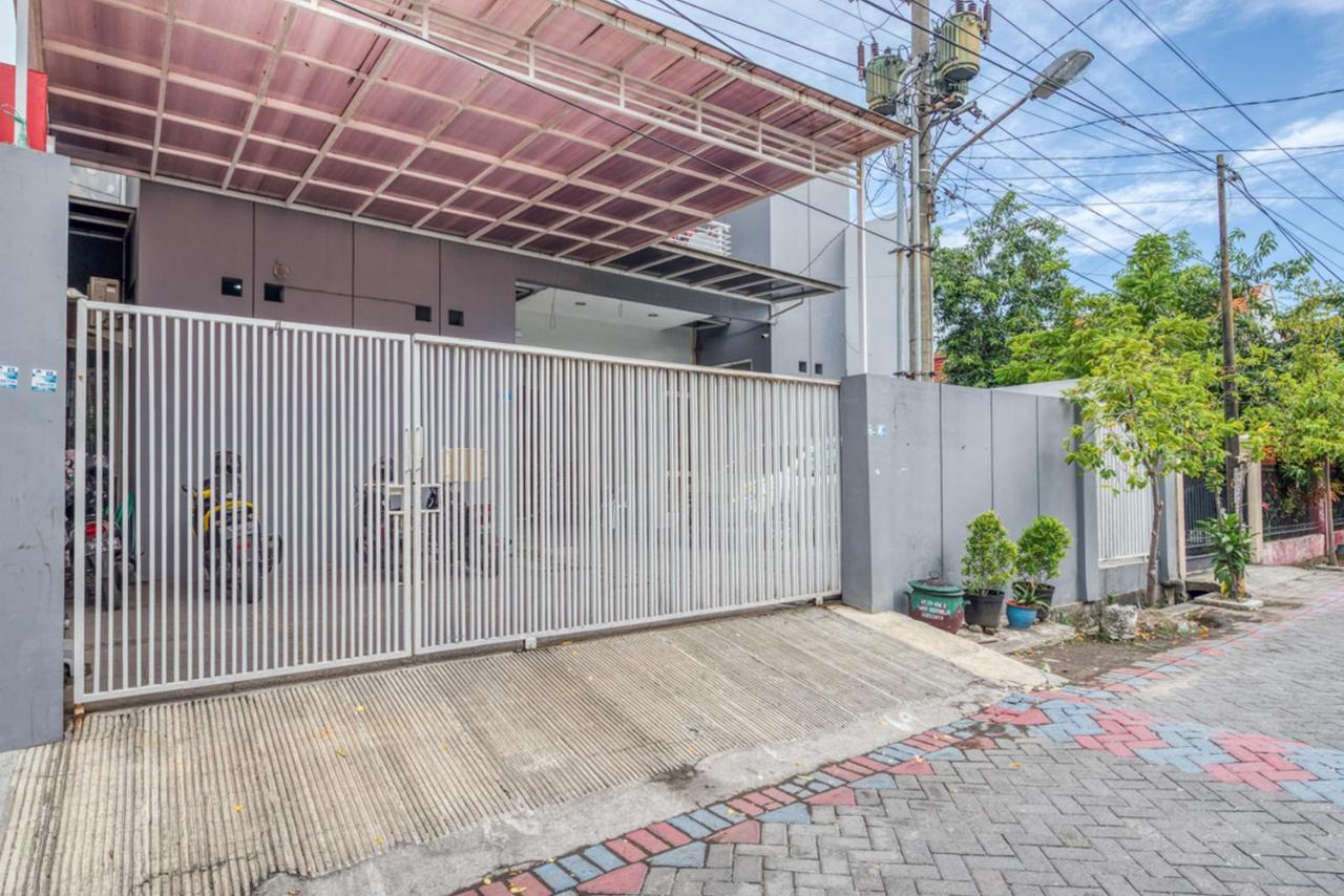 Reddoorz Near Surabaya Zoo Hotel Ngoại thất bức ảnh